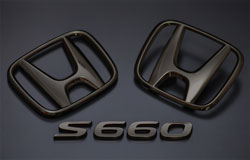 S660 SPIDER　カラードエンブレム　ブラッククローム