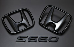 S660 SPIDER　カラードエンブレム　ピアノブラック